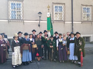 Gruppenfoto 1. Volks- & Historischer Trachtenverein Gnigl